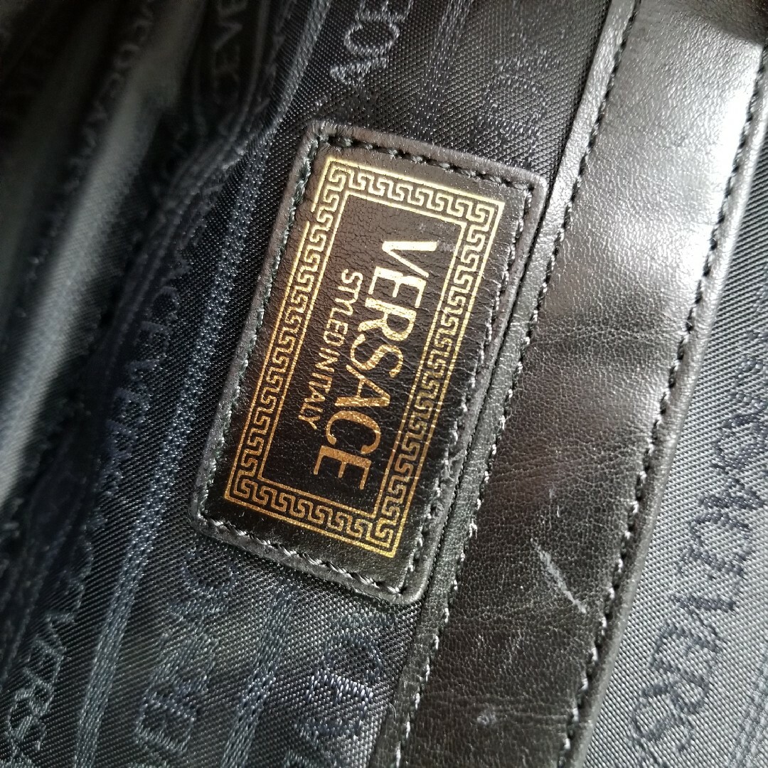 VERSACE(ヴェルサーチ)のヴェルサーチ　バニティ　バッグ　ハンドバッグ　オーストリッチ　中古　黒　ゴールド レディースのバッグ(ハンドバッグ)の商品写真