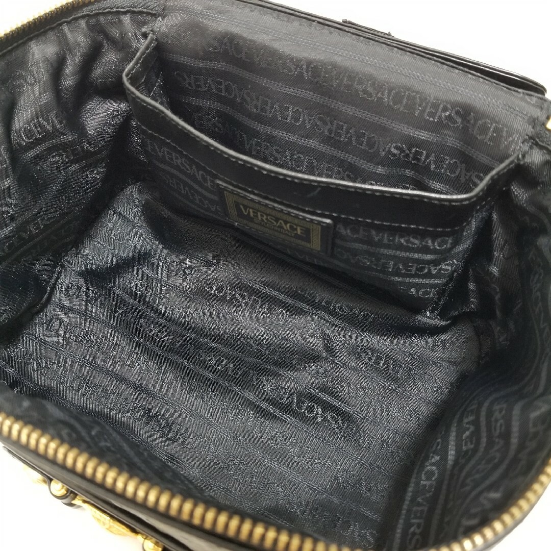 VERSACE(ヴェルサーチ)のヴェルサーチ　バニティ　バッグ　ハンドバッグ　オーストリッチ　中古　黒　ゴールド レディースのバッグ(ハンドバッグ)の商品写真