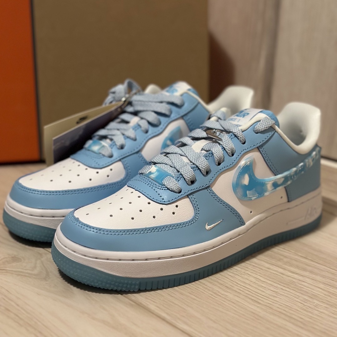 NIKE(ナイキ)のNike WMNS Air Force 1 ‘07 LX 24cm レディースの靴/シューズ(スニーカー)の商品写真