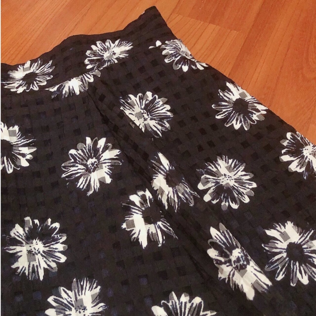 しまむら(シマムラ)の【新品】花柄スカート レディースのスカート(ひざ丈スカート)の商品写真