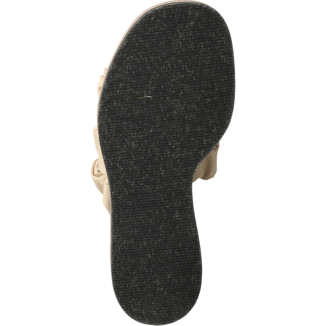 TODAYFUL(トゥデイフル)のロランスLAURENCEシャーリングトングサンダル　新品36 アイボリー レディースの靴/シューズ(サンダル)の商品写真