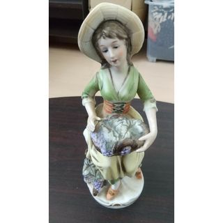 【新品】HOMCO Lady Holding Basket of Grapes(彫刻/オブジェ)