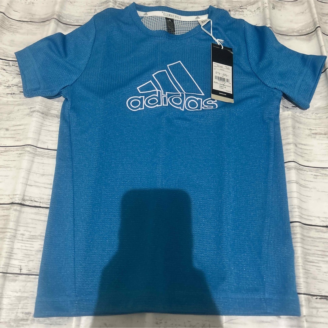 adidas(アディダス)のアディダス　Tシャツ　ブルー　CLIMACHILL 130 新品 キッズ/ベビー/マタニティのキッズ服男の子用(90cm~)(Tシャツ/カットソー)の商品写真