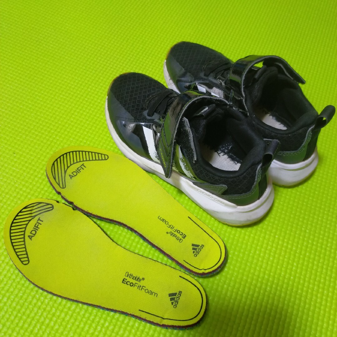 adidas(アディダス)のadidas　アディダス　スニーカー　17cm キッズ/ベビー/マタニティのキッズ靴/シューズ(15cm~)(スニーカー)の商品写真