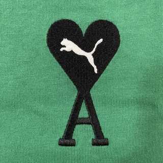 ami - 【AMI x Puma】新品未使用 刺繍 ロゴ TシャツSサイズの通販