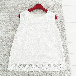 ユニクロ(UNIQLO)のトップス⭐ホワイト⭐新品同様⭐美品⭐ユニクロ(シャツ/ブラウス(半袖/袖なし))