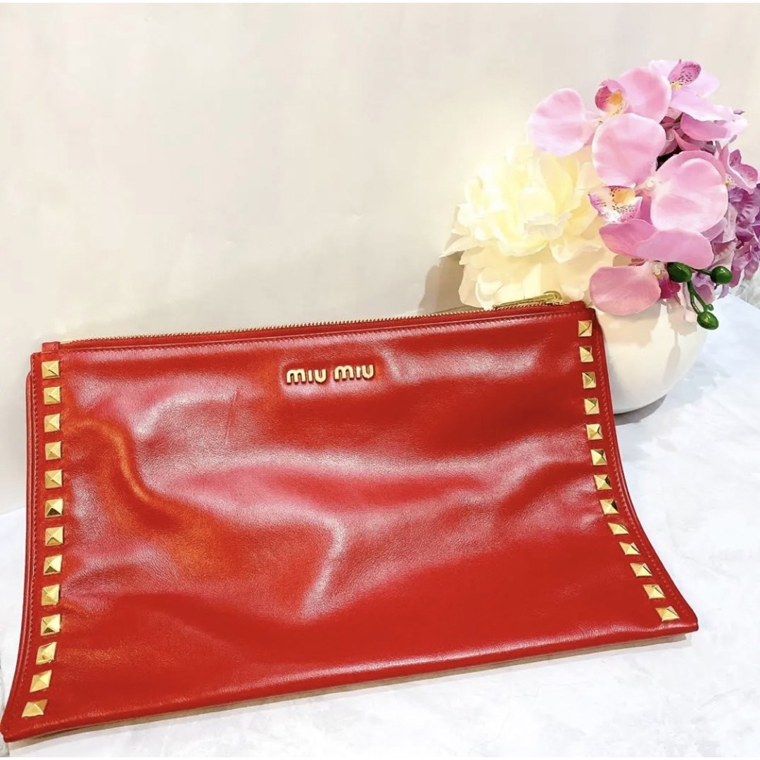 【美品】☆miumiu☆クラッチバッグ☆ロゴ☆スタッズ☆レザー☆赤☆