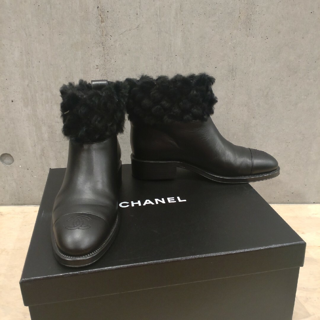 CHANEL(シャネル)のシャネル ショートブーツ レディースの靴/シューズ(ブーツ)の商品写真