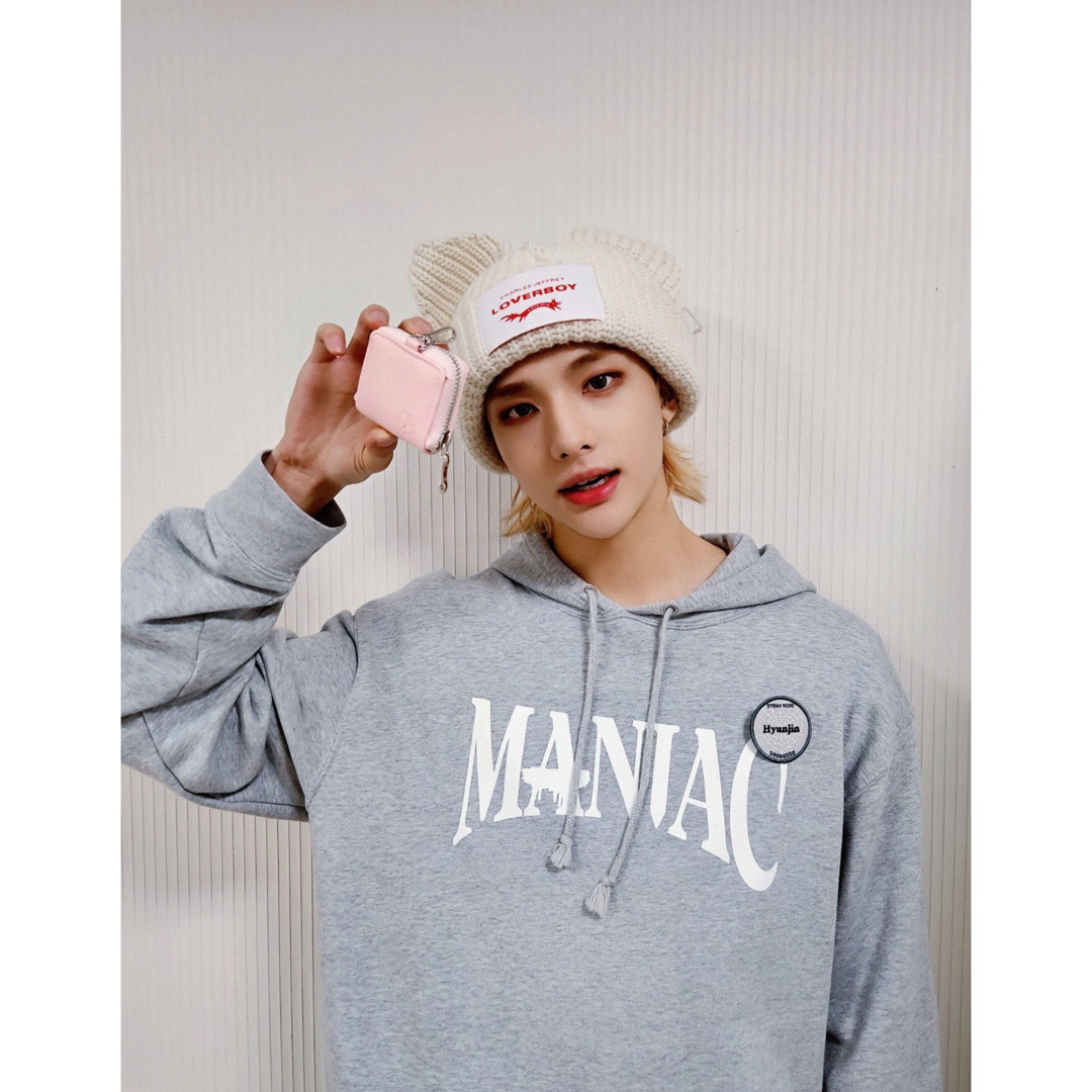 Stray Kids(ストレイキッズ)のstraykids スキズ パーカー フーディー maniac XLサイズ　新品 エンタメ/ホビーのタレントグッズ(アイドルグッズ)の商品写真