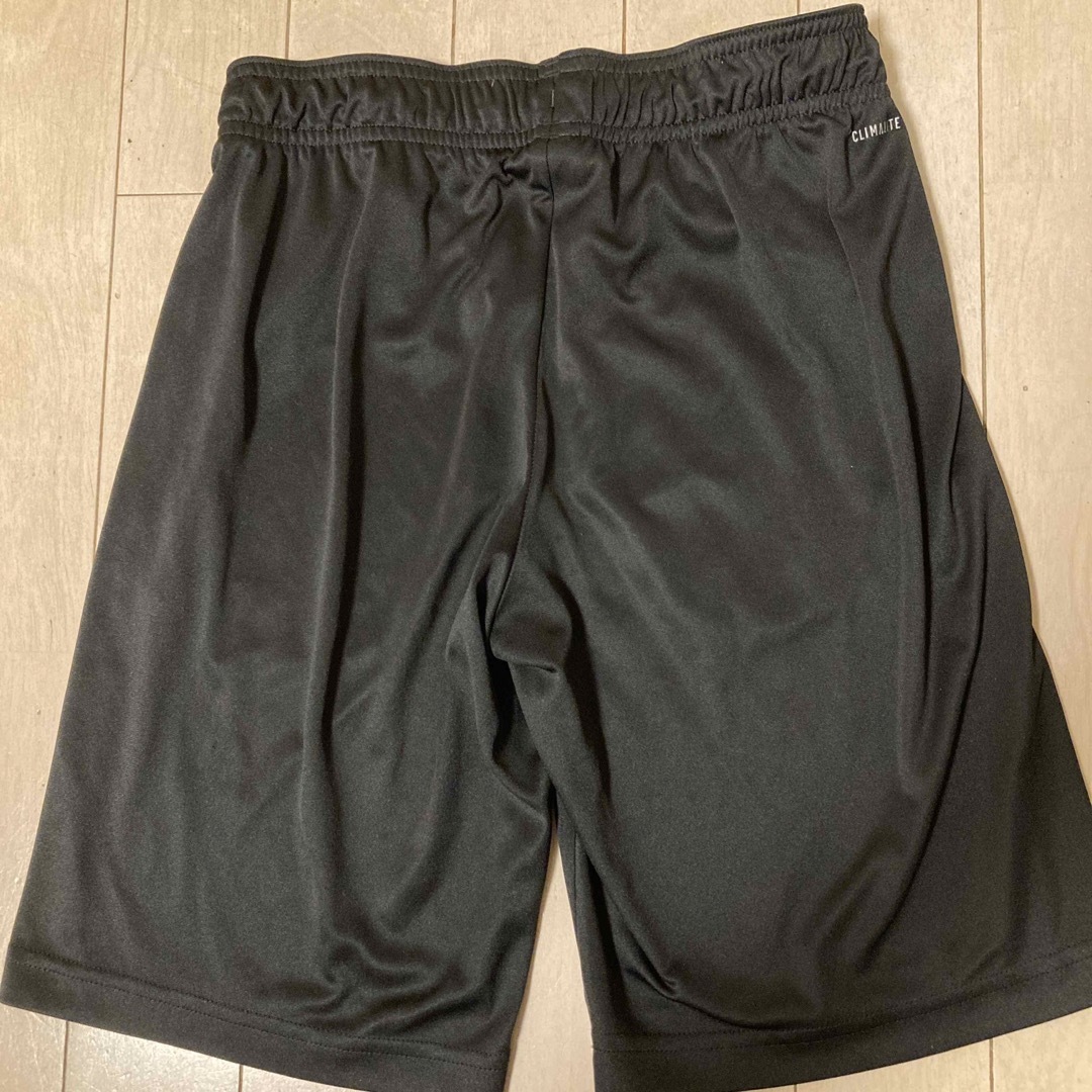 adidas(アディダス)のアディダス　ハーフパンツ　150 黒　adidas キッズ/ベビー/マタニティのキッズ服男の子用(90cm~)(パンツ/スパッツ)の商品写真