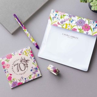 ローラアシュレイ(LAURA ASHLEY)のInRed付録ローラアシュレイ文具セット(ファッション)