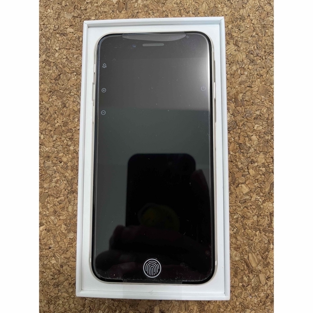 iPhone(アイフォーン)のiPhone SE (第3世代) スターライト64GB SIMフリー値下げ不可。 スマホ/家電/カメラのスマートフォン/携帯電話(スマートフォン本体)の商品写真
