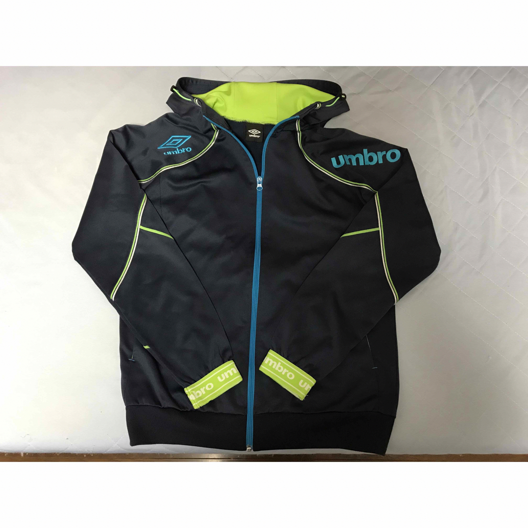 UMBRO - デサント製 umbro ネイビー×イエローグリーン パーカー ... umbro パーカー