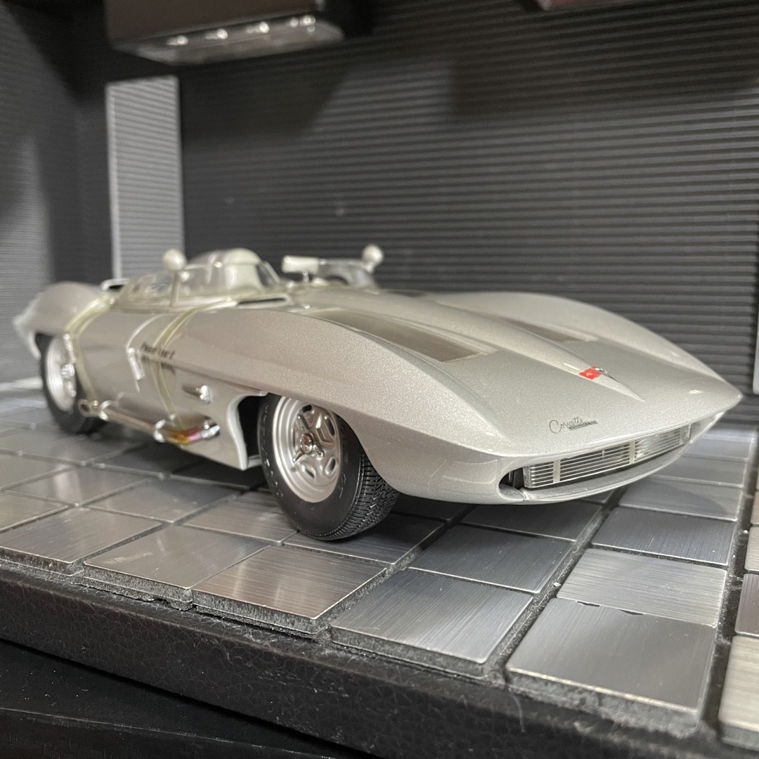 激レア未展示品 オートアート1/18 シボレーコルベットスティングレイ1959