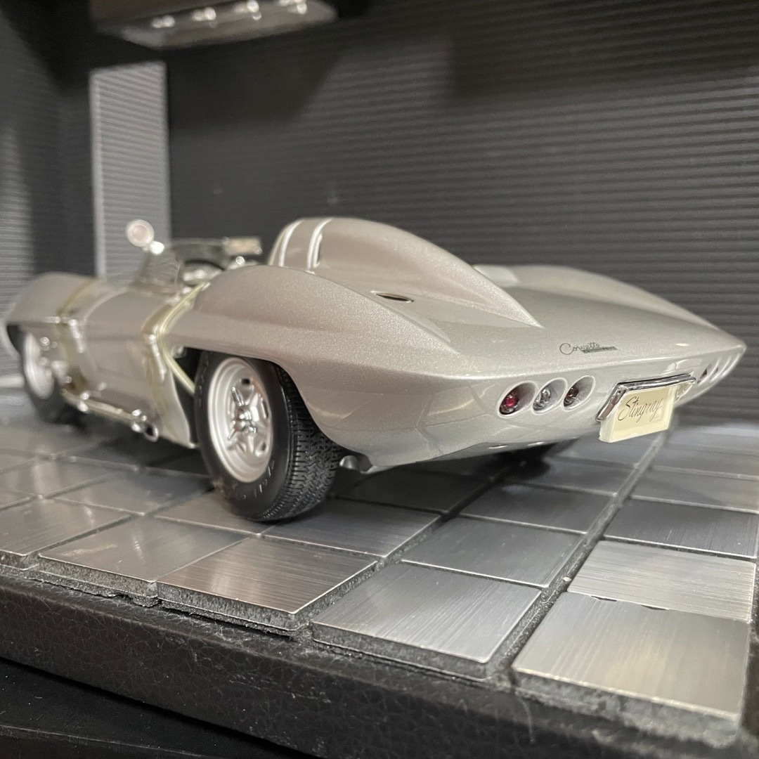 激レア未展示品 オートアート1/18 シボレーコルベットスティングレイ1959