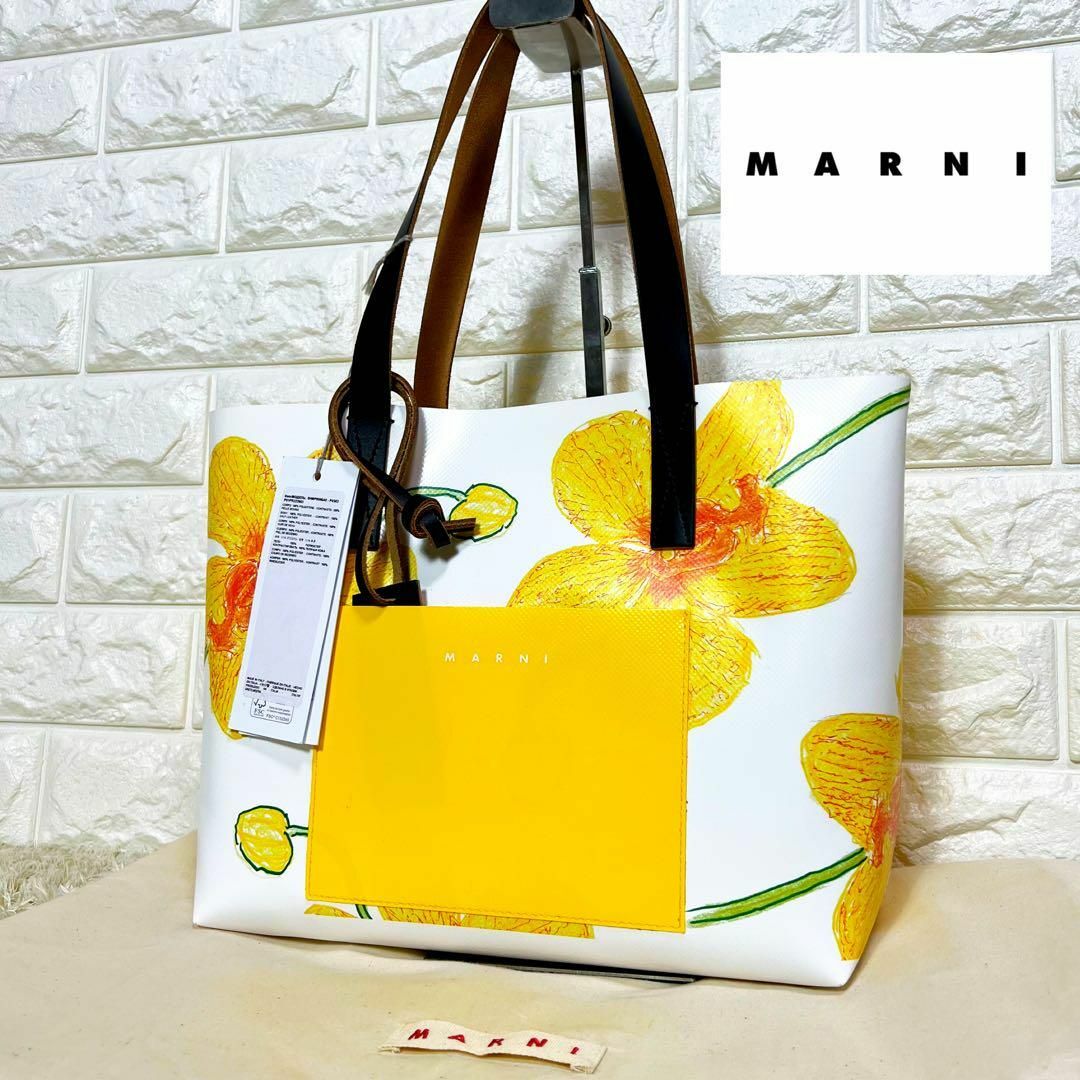 カラーホワイトイエロー新品未使用✨ MARNI ORCHIDSプリント PVC EWショッピングバッグ