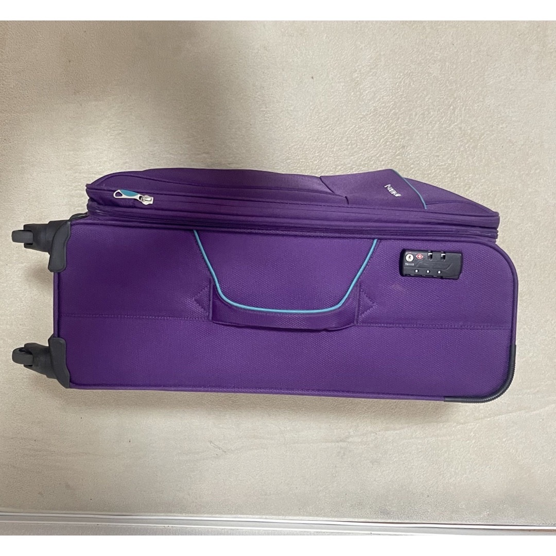 GRIFFIN(グリフィン)の美品/軽量/ソフトタイプのスーツケース/紫×グリーン／旅行3-4泊に最適 メンズのバッグ(トラベルバッグ/スーツケース)の商品写真