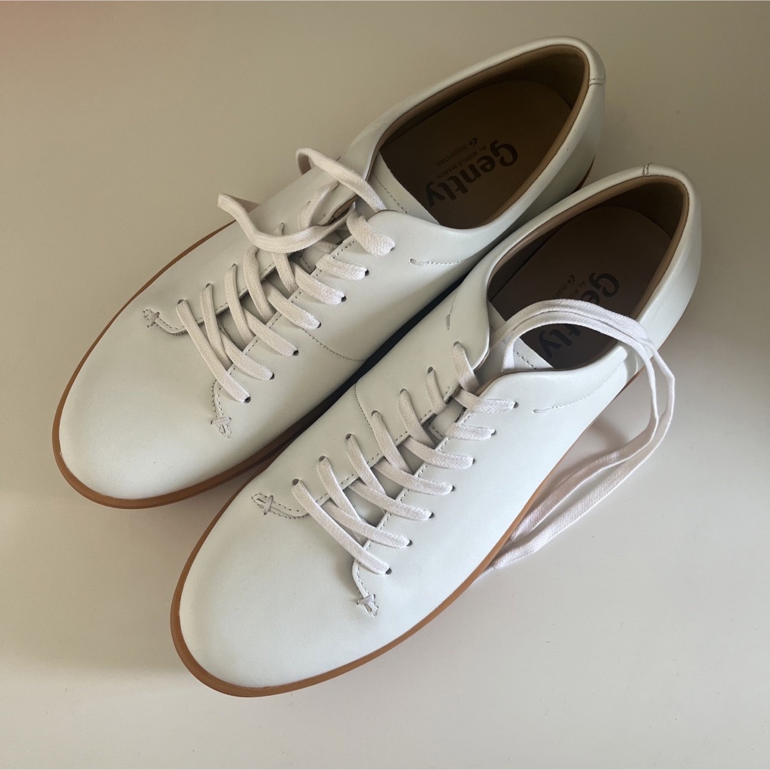 ホワイト　スニーカー　シンプル メンズの靴/シューズ(スニーカー)の商品写真