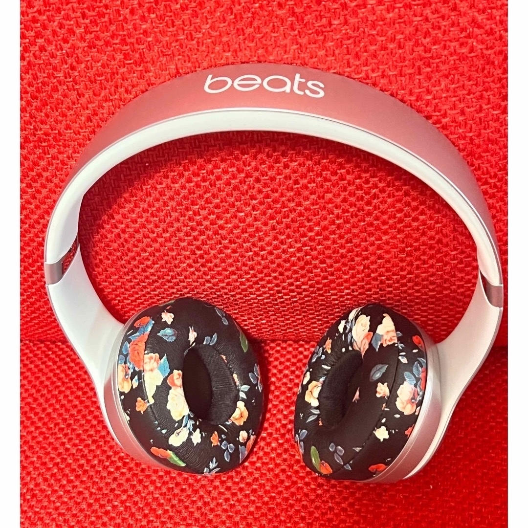 美品】Beats Solo Wirelessワイヤレスヘッドホン 花柄の通販 by 美品】Beats Solo Wirelessワイヤレスヘッドホン 花柄の通販 by