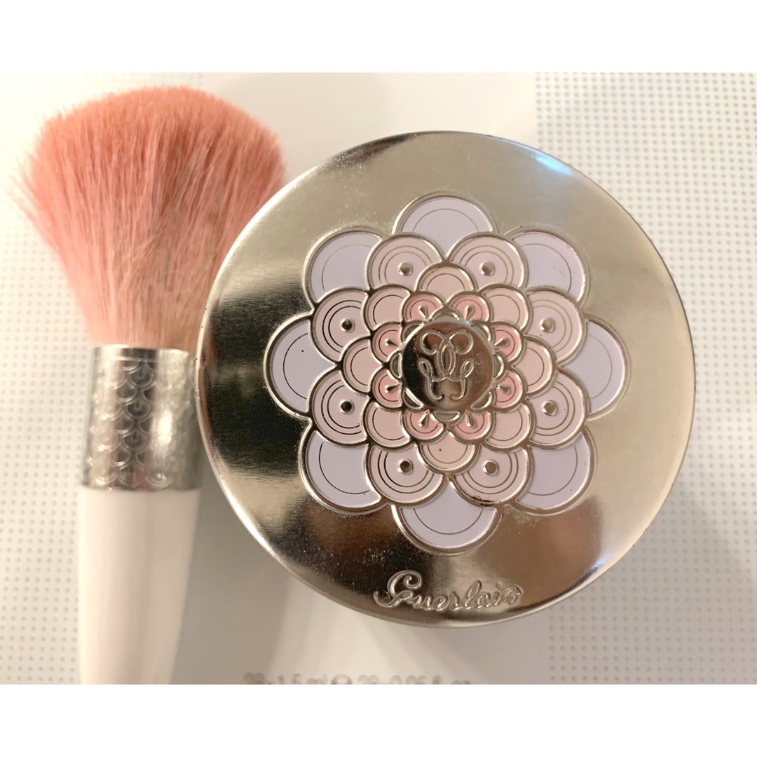 GUERLAIN(ゲラン)のゲラン メテオリット ブラシ メテオリット ビーユ 25g フェイスパウダー  コスメ/美容のベースメイク/化粧品(フェイスパウダー)の商品写真