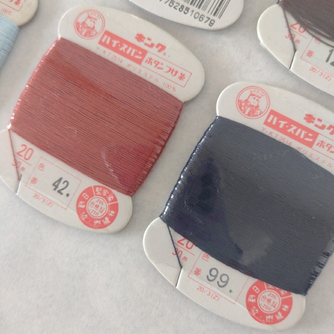 【新品】キング 手縫い糸 ボタン付け糸　12糸 ハンドメイドの素材/材料(生地/糸)の商品写真