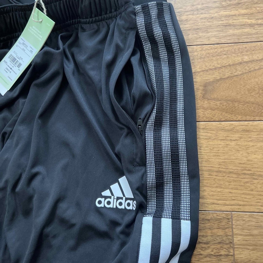 adidas(アディダス)のadidasメンズハーフパンツ　丈長め　O スポーツ/アウトドアのトレーニング/エクササイズ(その他)の商品写真