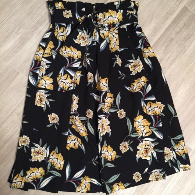ZARA(ザラ)の今季ZARA♡花柄スカート レディースのスカート(ひざ丈スカート)の商品写真