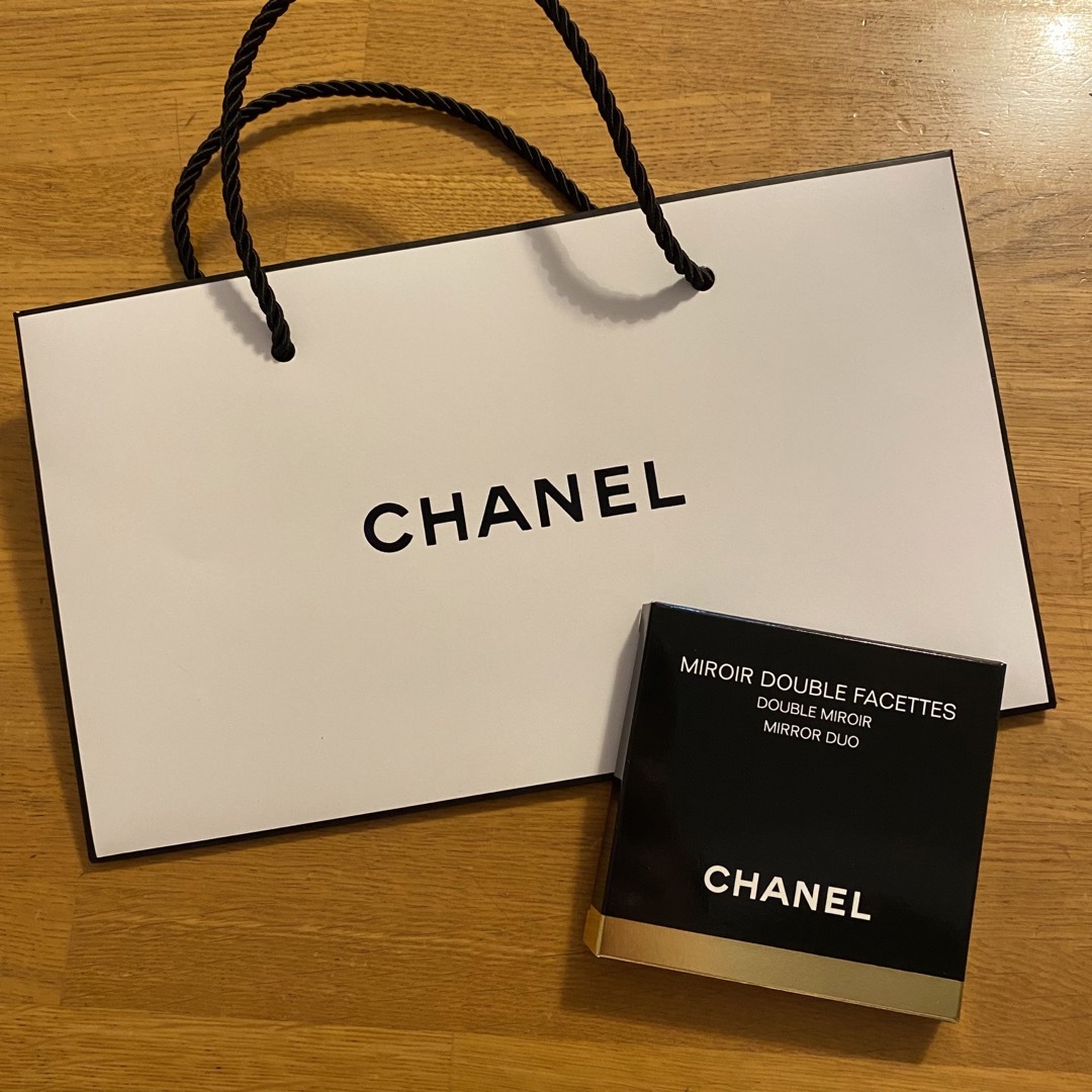 CHANEL(シャネル)の【新品・未使用】CHANEL ミロワール ドゥーブル ファセット🪞 レディースのファッション小物(ミラー)の商品写真