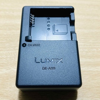 パナソニック(Panasonic)の【純正】Panasonic LUMIX用 バッテリーチャージャー▪DE-A99A(その他)