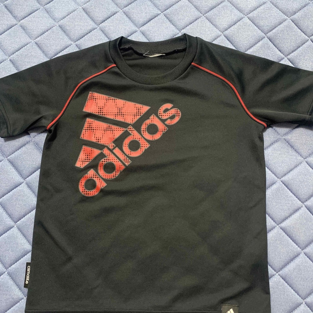 adidas(アディダス)のadidas半袖Tシャツ キッズ/ベビー/マタニティのキッズ服男の子用(90cm~)(Tシャツ/カットソー)の商品写真