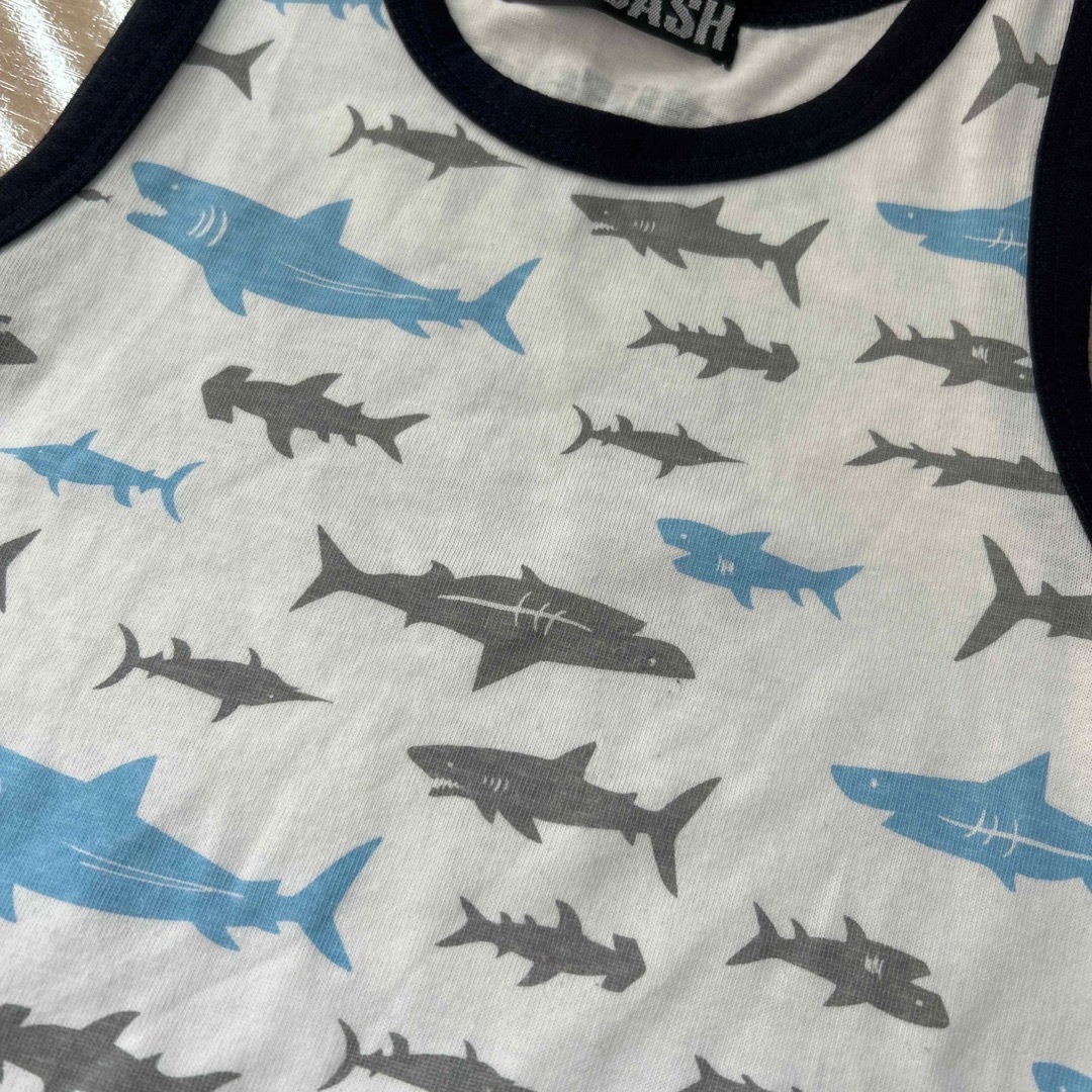 タンクトップ　男の子　110 サメ キッズ/ベビー/マタニティのキッズ服男の子用(90cm~)(Tシャツ/カットソー)の商品写真