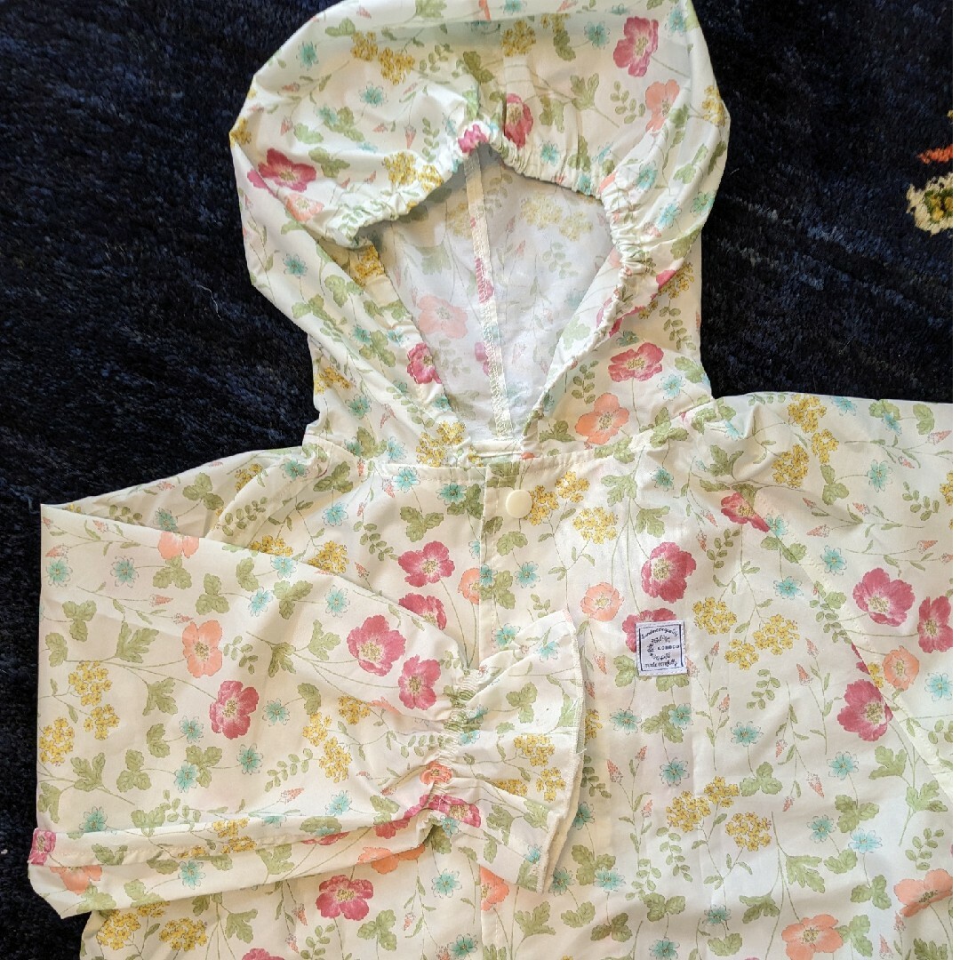 レインコート　110センチ　花柄 キッズ/ベビー/マタニティのキッズ服女の子用(90cm~)(その他)の商品写真