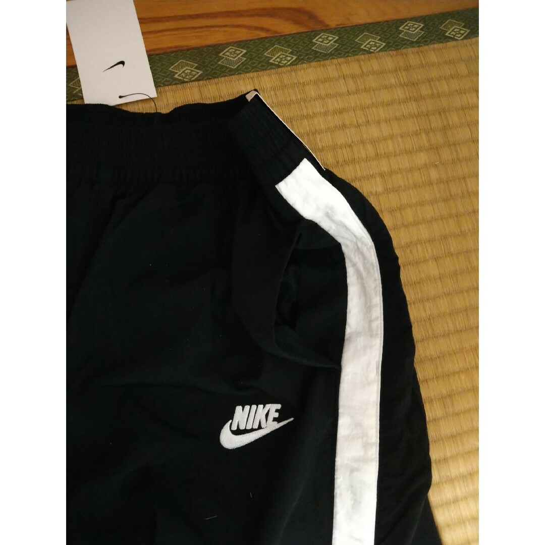 NIKE(ナイキ)のナイキ　シャカシャカパンツ　新品　160 キッズ/ベビー/マタニティのキッズ服男の子用(90cm~)(パンツ/スパッツ)の商品写真