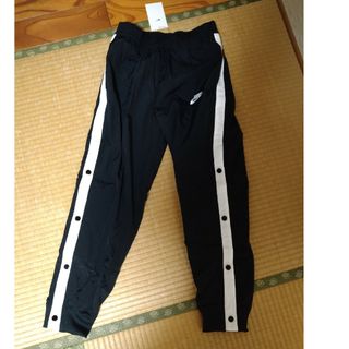 新品値札つきNIKE黒パンツ