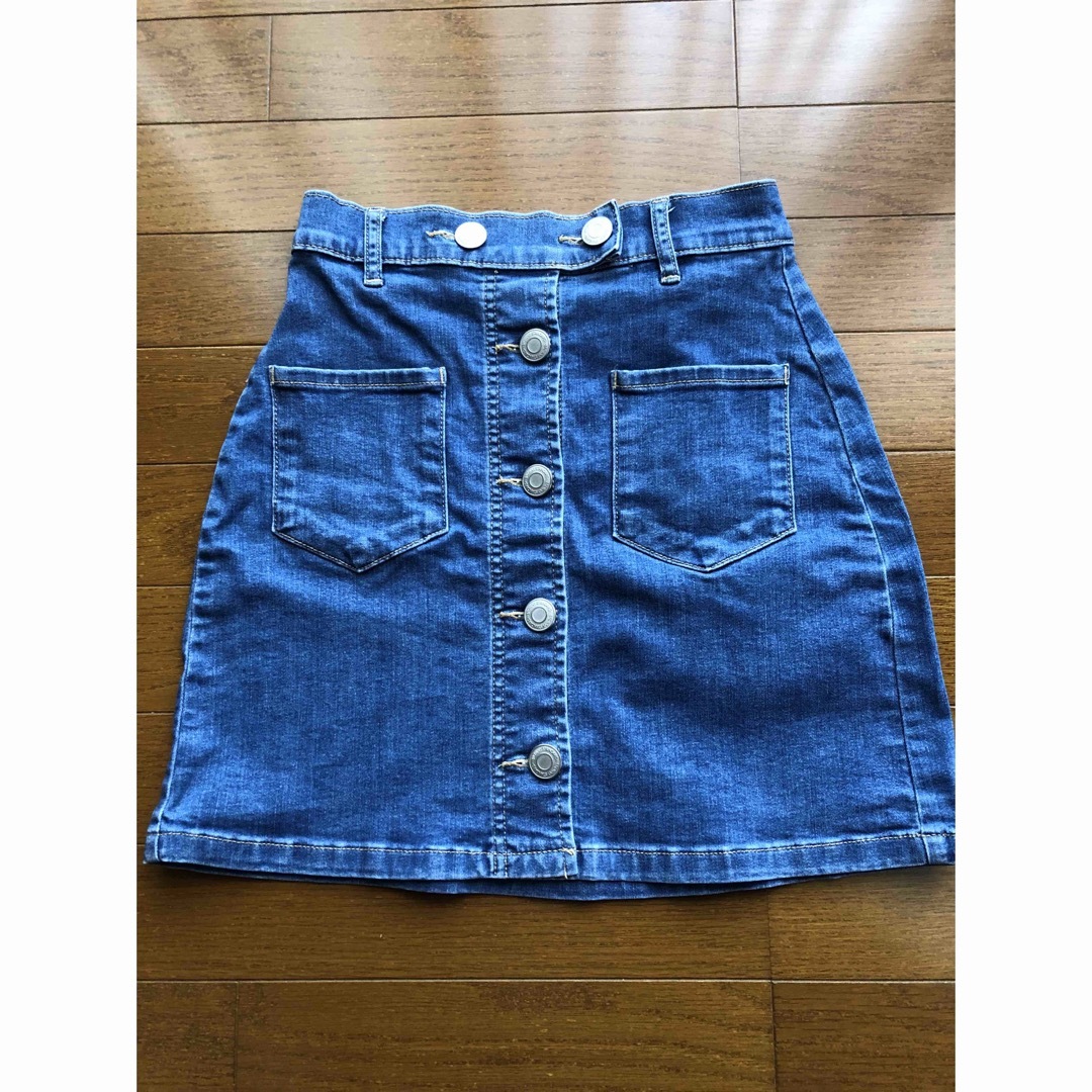 USED4点まとめ売り！Gジャン、Gパン、半袖トップス、ミニスカート　S〜M キッズ/ベビー/マタニティのキッズ服女の子用(90cm~)(Tシャツ/カットソー)の商品写真