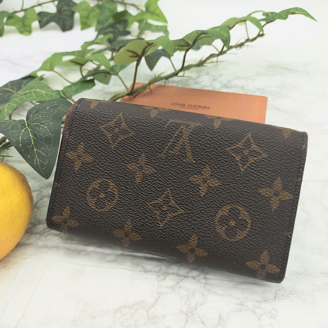 LOUIS VUITTON(ルイヴィトン)のルイヴィトン　二つ折り財布　ポルトモネビエトレゾール　モノグラム レディースのファッション小物(財布)の商品写真