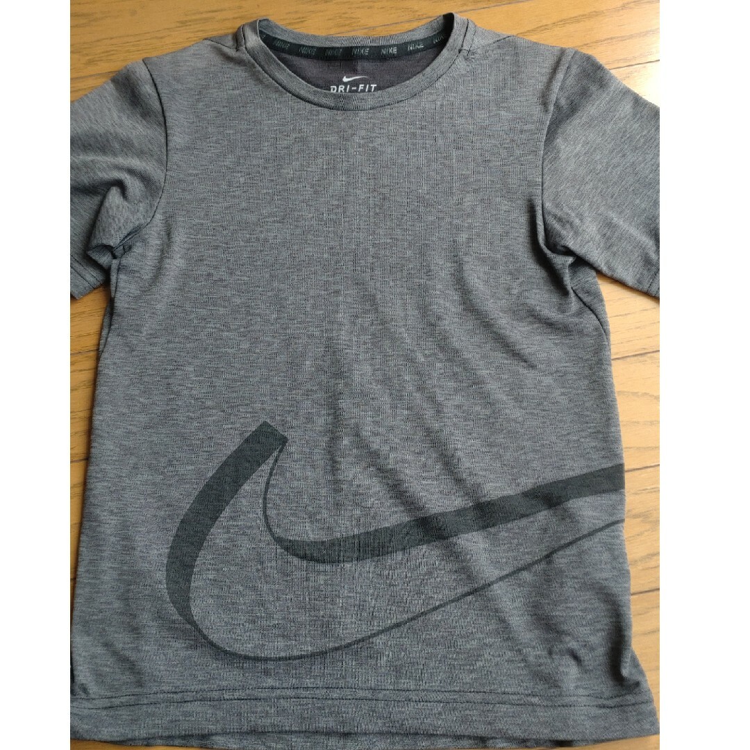 NIKE(ナイキ)のNIKE　Tシャツ キッズ/ベビー/マタニティのキッズ服男の子用(90cm~)(Tシャツ/カットソー)の商品写真