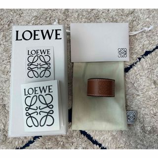 ロエベ(LOEWE)のロエベ　レザーバングル　タン(ブレスレット/バングル)