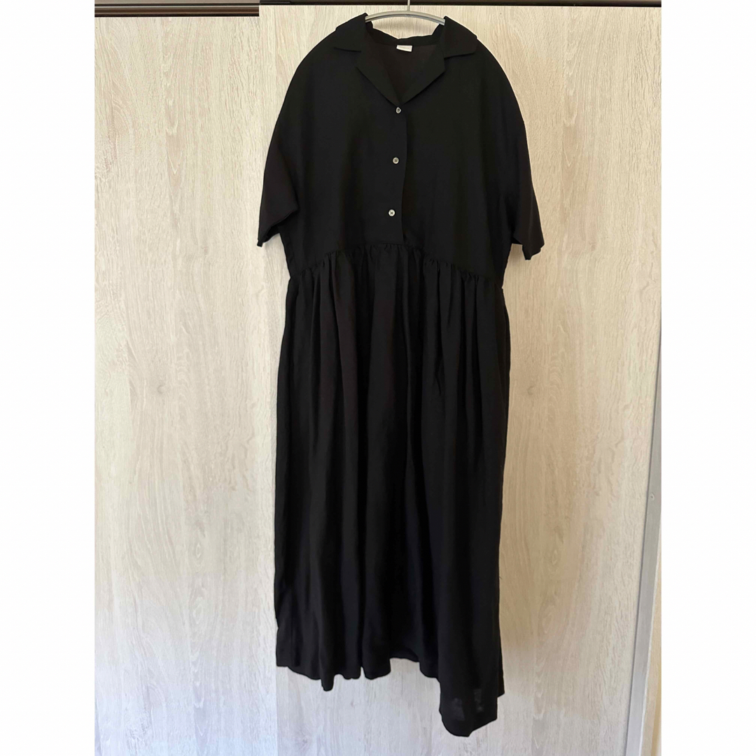 かぐれ - かぐれ オープンカラーギャザーワンピース(BLACK)の かぐれ - かぐれ オープンカラーギャザーワンピース(BLACK)の