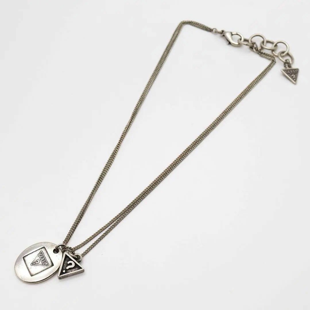 GUESS(ゲス)の《希少》GUESS ネックレス シルバー ダブルチェーン ロゴ いぶし レディースのアクセサリー(ネックレス)の商品写真