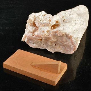 鑑賞石 天然石 ポルトガル鍾乳石 置物 約1342g 唐木台付 C R5959の通販