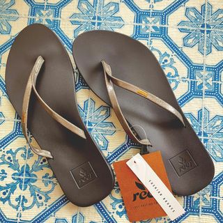 ハワイアナス(havaianas)の未使用新品☆ REEF♡ リーフ レディース ビーチサンダル 22〜23.5(サンダル)