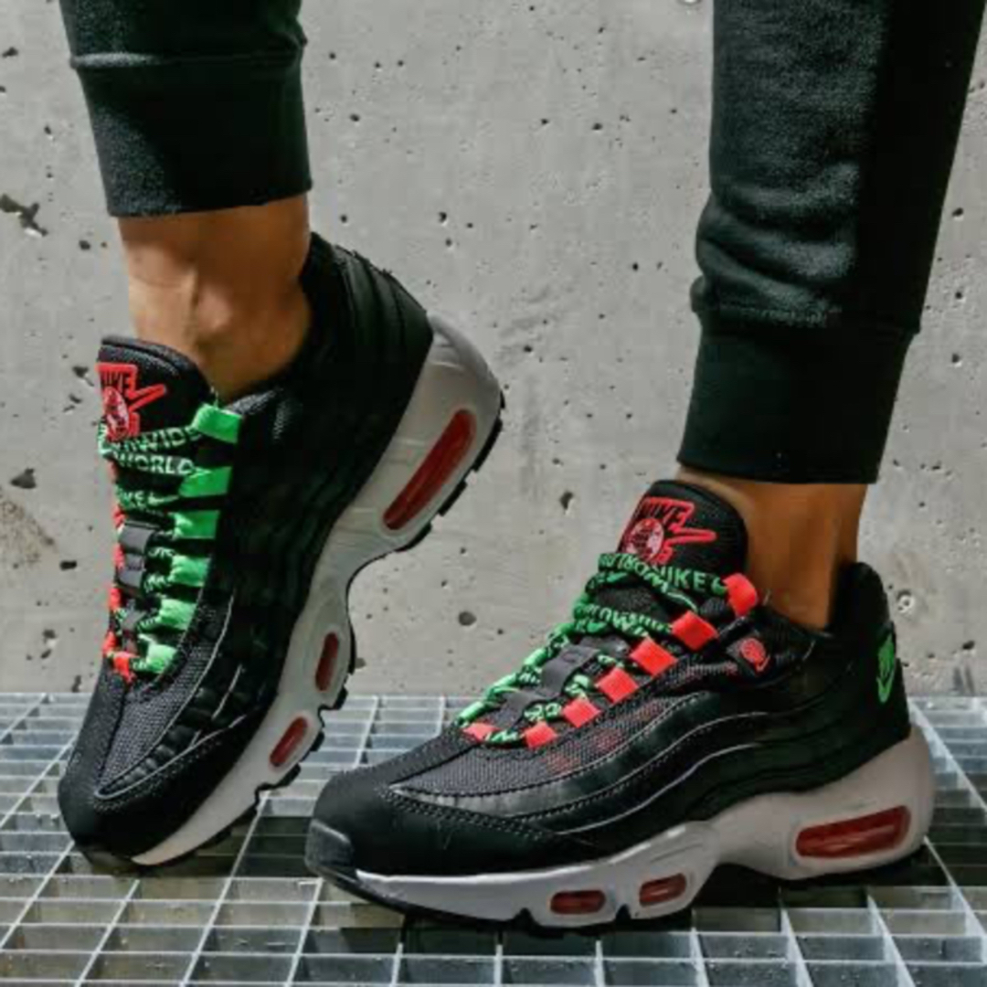 NIKE(ナイキ)のNIKE W AIR MAX 95 SE WW CV9030-001 レディースの靴/シューズ(スニーカー)の商品写真