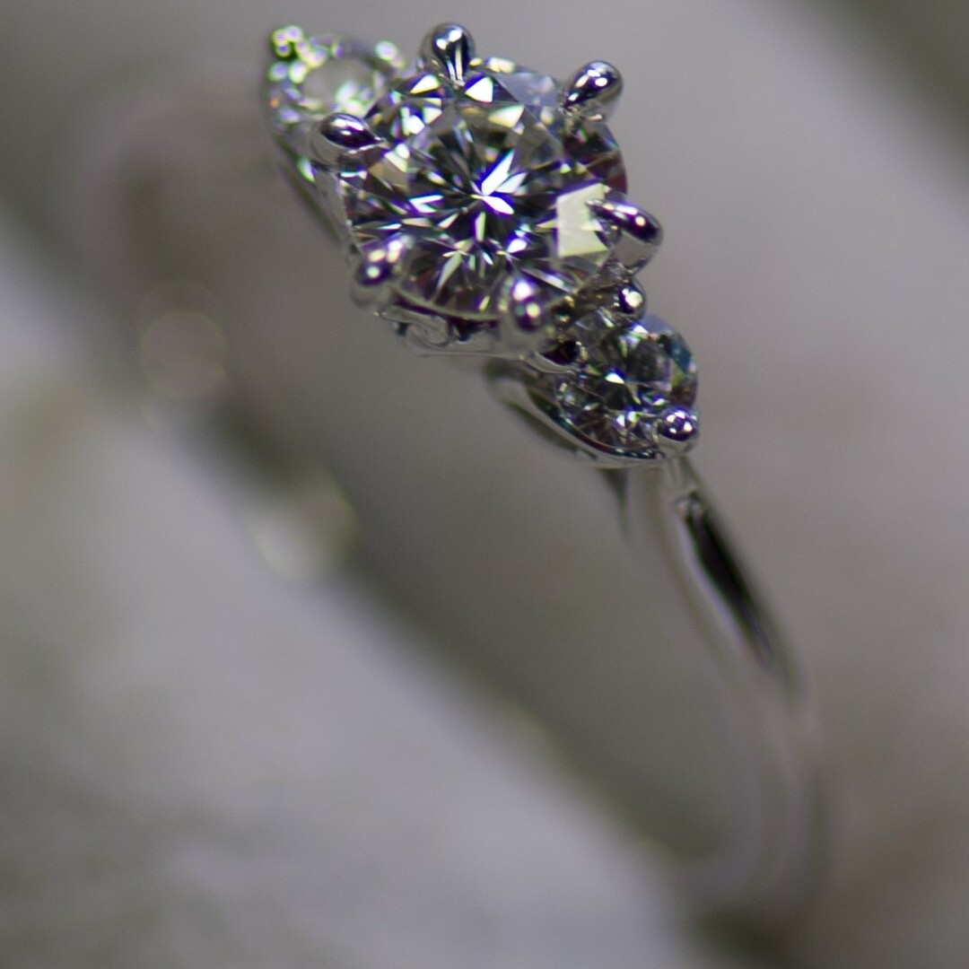 K.UNO(ケイウノ)のケイウノ　Pt900　0.438ct　0.12ct　9号　ダイヤモンドリング レディースのアクセサリー(リング(指輪))の商品写真