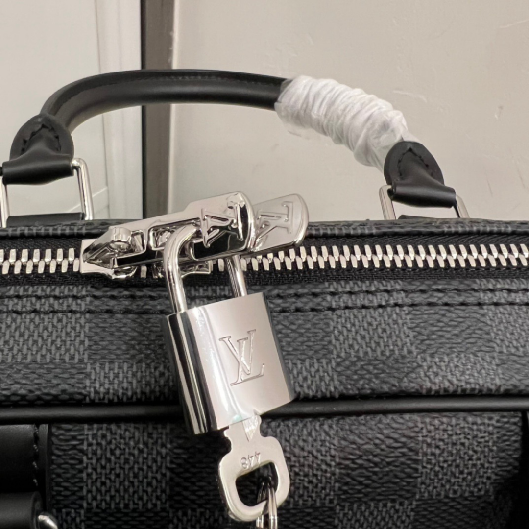 2枚で送料無料 【美品】LOUIS VUITTON ダミエグラフィット N41125