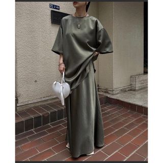 Ameri VINTAGE - ameri アメリGLOSSY FLOW TEE WITH SKIRTの通販|ラクマ AMERI VINTAGE♡GLOSSY FLOW TEE WITH SKIRT
