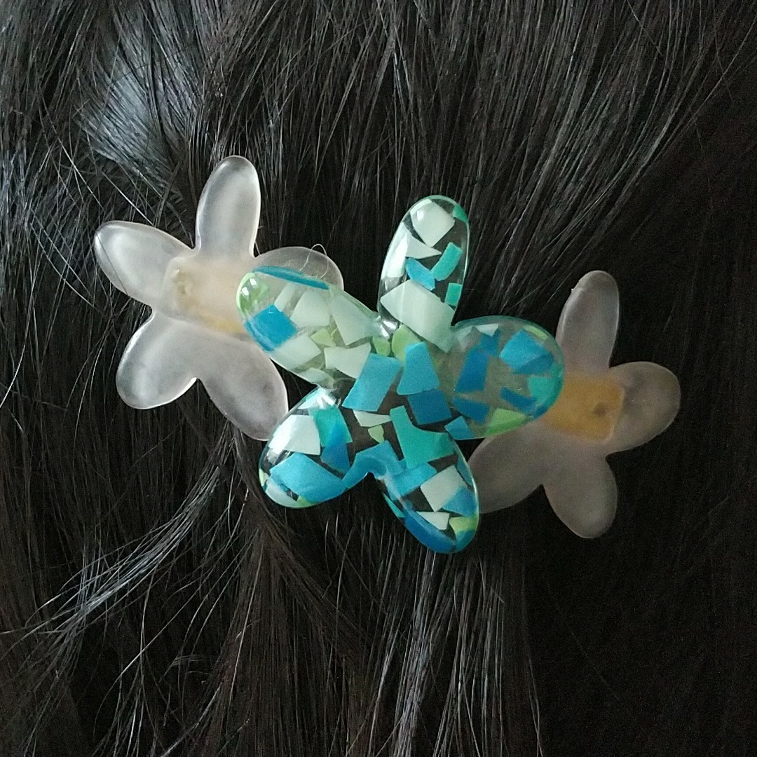 お花モチーフのバレッタ レディースのヘアアクセサリー(バレッタ/ヘアクリップ)の商品写真