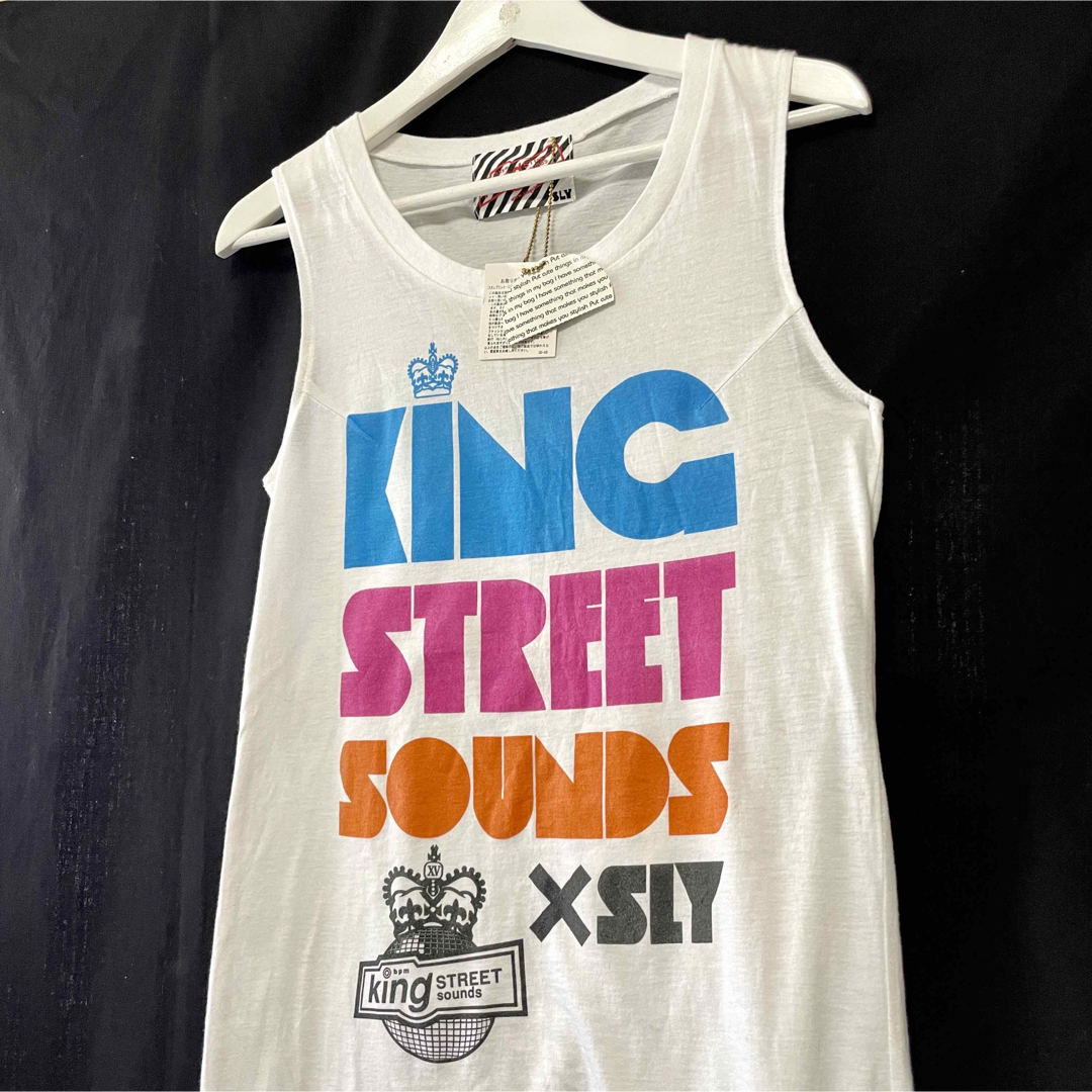 SLY(スライ)の★送料込★ KING STREET SOUNDS × SLY レディースのトップス(Tシャツ(半袖/袖なし))の商品写真