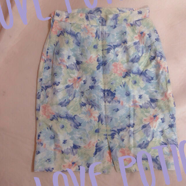 ブルー花柄スカート レディースのスカート(ひざ丈スカート)の商品写真