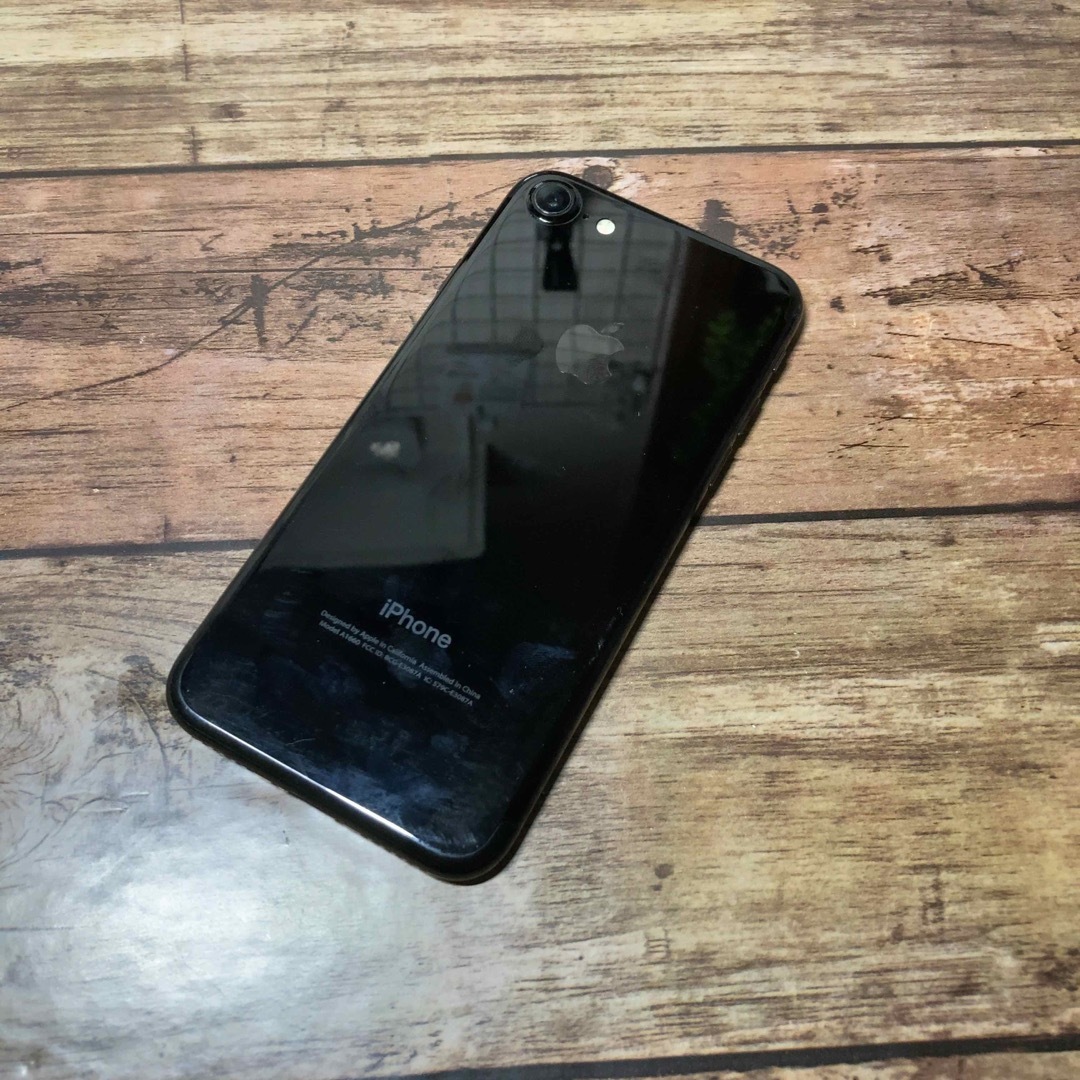 Apple(アップル)の訳あり junk iPhone 7 Jet Black 128GB SIMフリー スマホ/家電/カメラのスマートフォン/携帯電話(スマートフォン本体)の商品写真